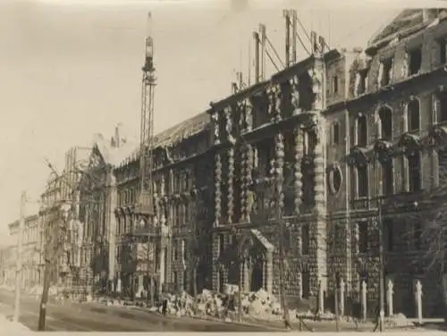 Original Foto Berlin Kreuzberg, Lindenstraße, Gebäude Viktoria-Versicherung, 1945/46, ca. 13 x 17 cm