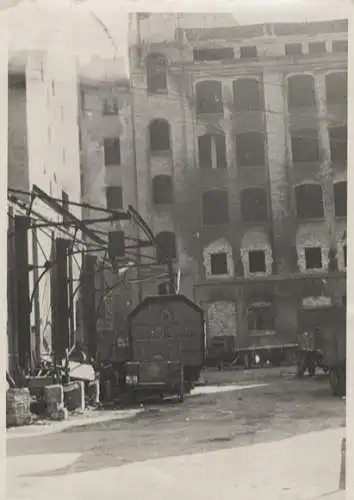 Original Foto Berlin Kreuzberg, Ritterstr. 93, Berliner Paketabfertigung, um 1945/46, ca. 13 x 17 cm