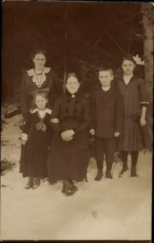 Foto Ak Międzygórze Wölfelsgrund Schlesien, Familien-Bild, Frauen, Kinder