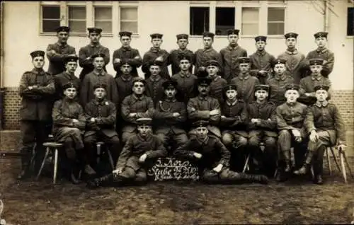 Foto Ak Jüterbog in Brandenburg, 2. Garde Fuß-Artillerie, Soldaten in Uniformen