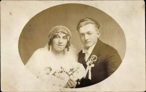 Foto Ak Lubawka Liebau Schlesien, Brautpaar, Porträt