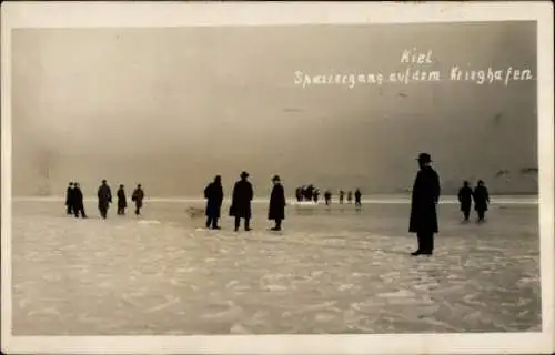 Foto Ak Kiel, Spaziergang, Kriegshafen