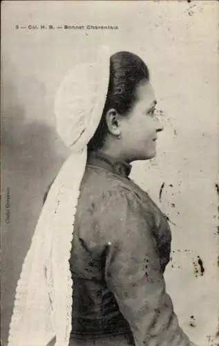 Ak Charente Frankreich, Frau mit Trachtenhaube