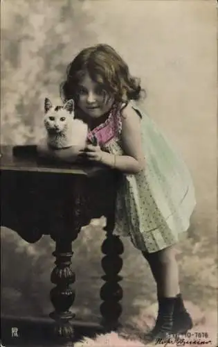 Ak Kinderportrait, Mädchen mit Katze