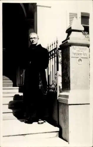 Foto Ak Geistlicher, Portrait, Franziskaner