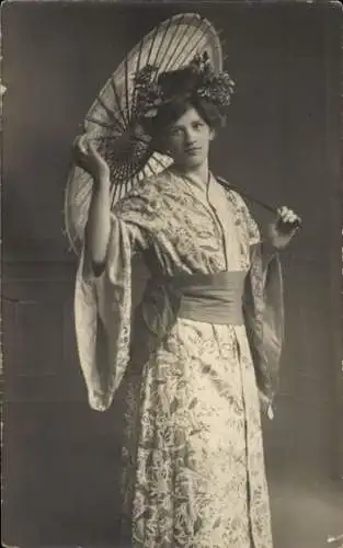Ak Frau in japanischer Tracht, Portrait