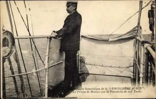 CPA Campagne Scientifique de la Princesse Alice, Prince de Monaco sur la Passerelle de son Yacht