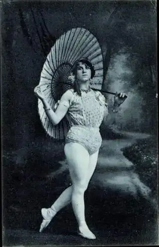 Ak Frau mit Sonnenschirm, Porträt