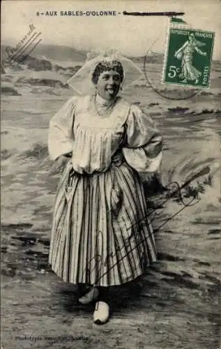 Ak Les Sables d'Olonne Vendée, Frau in Volkstracht