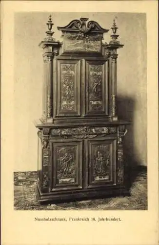 Ak Berlin, Kunstgewerbemuseum, Nussholzschrank, Frankreich 16. Jahrhundert