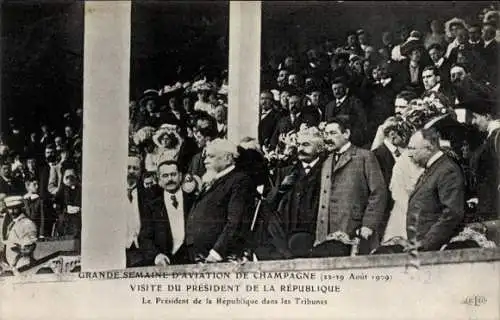 Ak Reims Marne, Besuch des Präsidenten der Republik
Präsident in den Tribünen