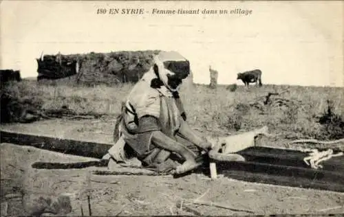 CPA En Syrie, Femme tissant dans un village