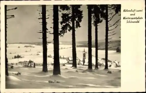 Ak Schönwald im Schwarzwald, Schneelandschaft, Kirche, hohe Bäume, ruhige Atmosphäre