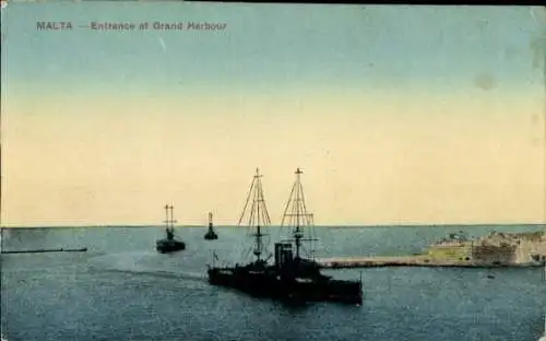Ak Valletta Malta, Schiffe im Hafen, blaue Wasserfläche, Grand Harbour