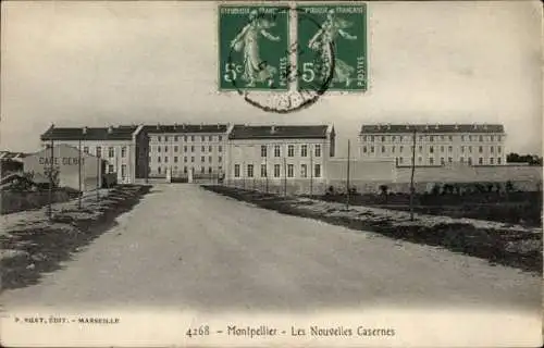 Ak Montpellier Hérault, Straße mit Gebäudeansicht, Café Debit, alte Kaserne, Poststempel