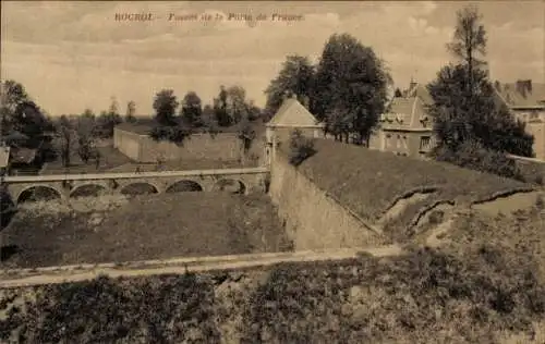 Ak Rocroi Ardennes, Blick auf die Wallanlagen, historische Festung, Gebäude, Bäume