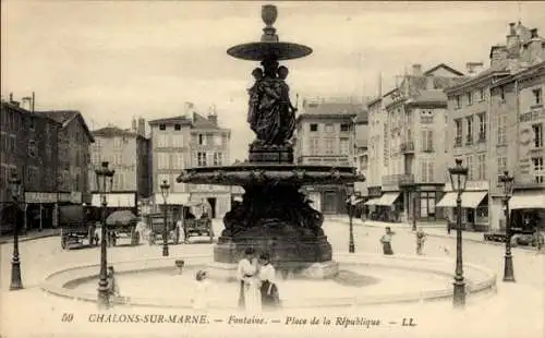 Ak Châlons sur Marne Châlons en Champagne, Brunnen am Platz der Republik