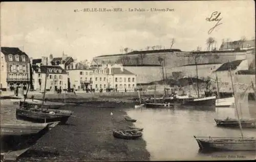 Ak Belle Ile en Mer Morbihan, der vorgeschobene Hafen sowie das Schloss