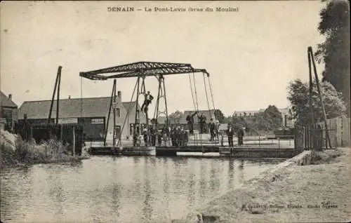 Ak Denain Nord, Brücke über den Kanal, Menschen auf der Brücke, historische Architektur