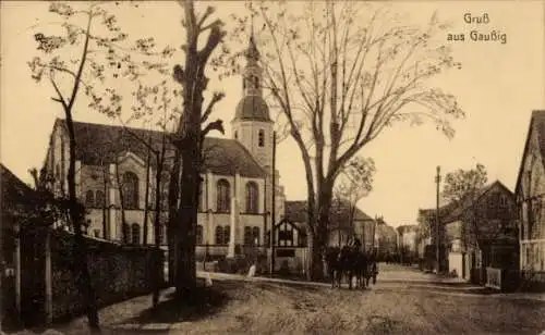 Ak Gaußig in der Oberlausitz, Straßenpartie, Kirche