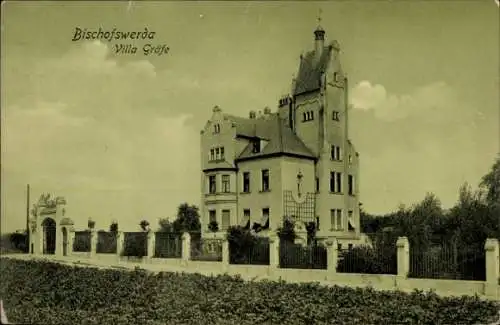 Ak Bischofswerda in Sachsen, Villa Gräfe, s Gebäude, Garten mit Zaun, Wolkenhimmel