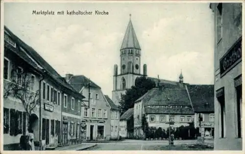 Ak Wittichenau in der Oberlausitz, Marktplatz mit katholischer Kirche
