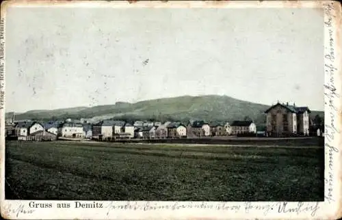 Ak Demitz Thumitz in Sachsen, Scenery with houses, hills in the background, greeting from Demitz