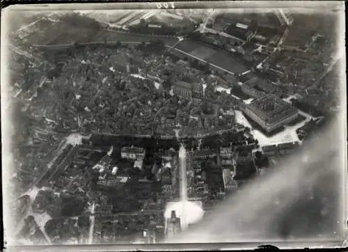 Ak Ansbach in Mittelfranken Bayern, Ansicht der Stadt Ansbach aus der Vogelperspektive. Deutli...