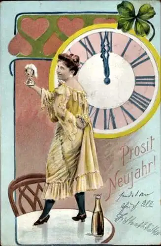 Ak Glückwunsch Neujahr, Frau mit Sektglas, Uhr, Kleeblatt