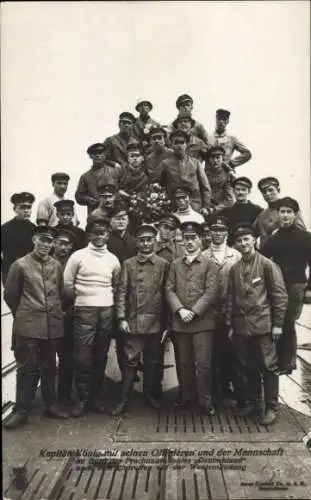 Ak Kapitän König mit seinen Offizieren und der Mannschaft, Frachttauchboot Deutschland