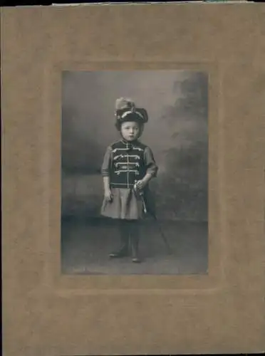Foto Kinderportrait, Mädchen in Husarenuniform