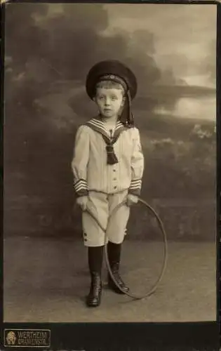 Kabinett Foto Kinderportrait, Junge in Matrosenanzug mit Reifen, Günter