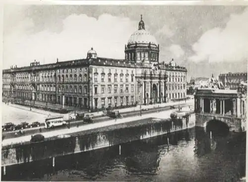 Original Foto Berlin Mitte, Berliner Schloß mit Nationaldenkmal, um 1945/46, ca. 13 x 17 cm
