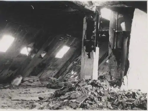 Original Foto Berlin Tiergarten, Linkstraße 17, Deutscher Lloyd, Dachboden, 1945/46, ca. 13 x 17 cm