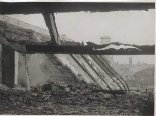 Original Foto Berlin Tiergarten, Linkstraße 17, Deutscher Lloyd, Dachstuhl, 1945/46, ca. 13 x 17 cm