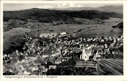 Ak Rangendingen im Zollernalbkreis, Luftaufnahme von  Kirche, Wohngebäude, Landschaft