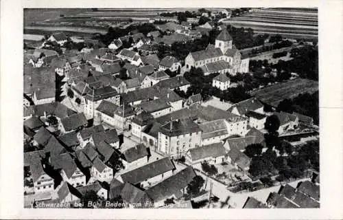 Ak Schwarzach Rheinmünster im Schwarzwald, Luftaufnahme, Häuser, Kirche, ländliche Umgebung