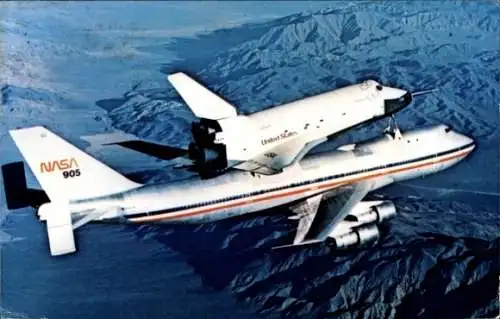 Ak NASA 747 Transportflugzeug trägt Space Shuttle Orbiter Enterprise, Edwards Air Force Base Kalif.