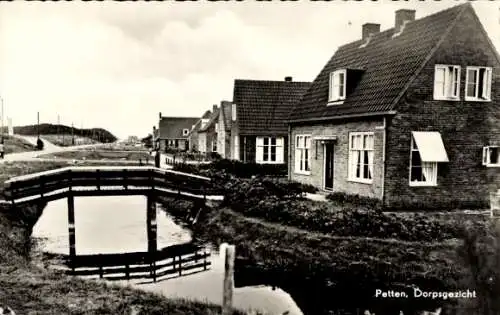 Ak Petten Nordholland,  Dorpsgezicht, Häuser, Brücke, Wasser