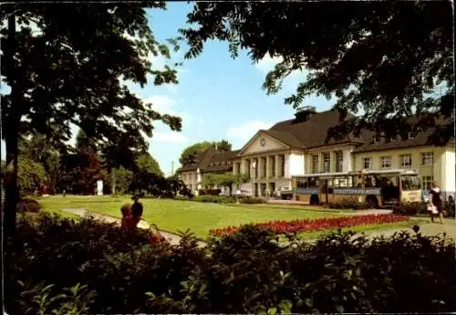 Ak Viersen in Nordrhein Westfalen, STADTSPARKASSE, Garten, Bus, Architektur, sonniger Himmel