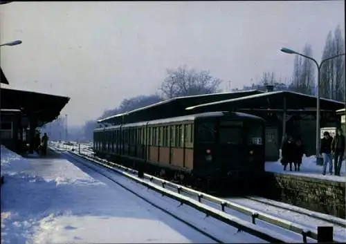 Ak Berlin Charlottenburg, S-Bahnhof im Winter, S-Bahn