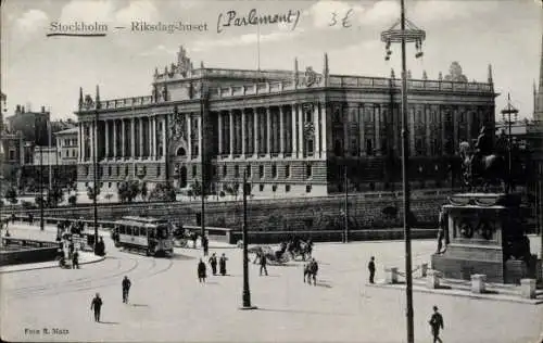 Ak Stockholm Schweden, Riksdagshuset, historische Architektur, Straßenbahn, Menschen, Fahrbahn