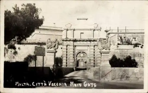 Ak Vittoriosa Malta, Haupttor von Città Vecchia, historisches Gebäude, monumentale Architektur