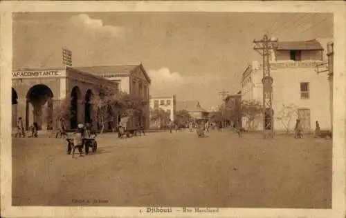 Ak Djibouti Dschibuti, Rue Marchand, Geschäftshaus Proprietaire Francais, ...Paconstante, Passanten