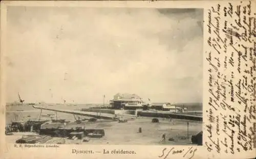 Ak Djibouti Dschibuti, Ansicht des Hafens, historische Gebäude, Wasserfront, Wolken