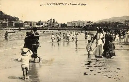 Ak Donostia San Sebastian Baskenland, Menschen am Strand, Kinder im Sand, historische Kulisse,...
