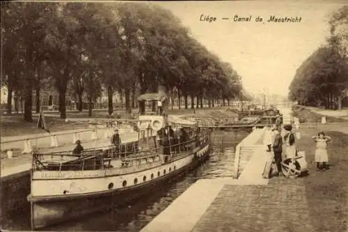 Ak Liège Lüttich Wallonien, Schiff im Kanal, Bäume, Kanal mit Steg, Menschen in historischen K...