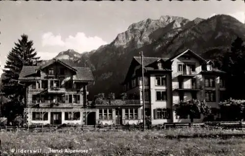 Ak Wilderswyl Wilderswil Kanton Bern Schweiz, Hotel Alpenrose, Berge, Häuser, Schwarz-Weiß