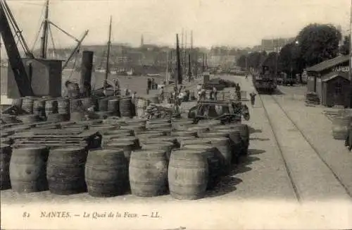 Ak Nantes Loire Atlantique, Le Quai de la Fosse, Hafen, Fasslager