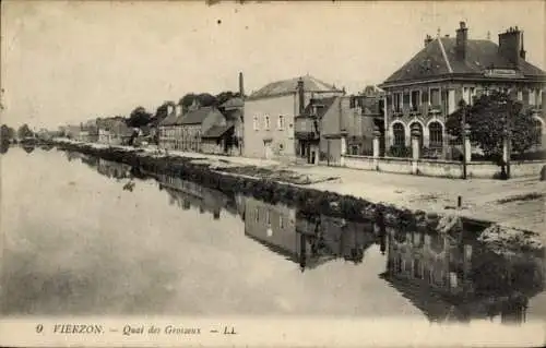 Ak Vierzon Cher, Quai des Grossoux,  Häuser, ruhiges Wasser, Spiegelfläche